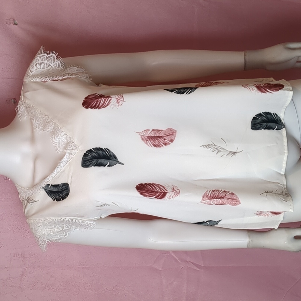 Emery Rose White Lace Trim V Neck Feather Print Blouse size Medium
